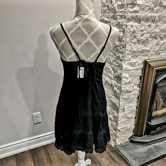 NWT GUESS Black Crochet Embroidery Dress - Picture 2 of 7